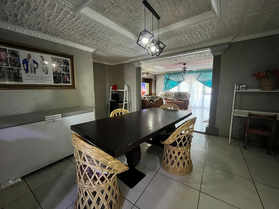5 Bedroom Property for Sale in Mdantsane Eastern Cape